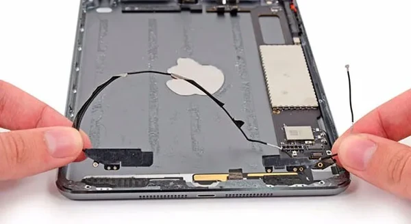 Замена антенны Wi-Fi на iPad 8 10.2" (2020)