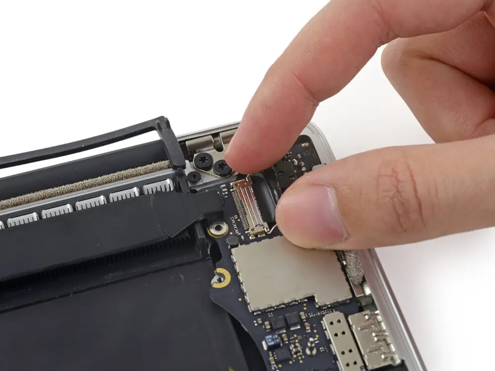 Заміна динаміка MacBook Pro 13" (2020) A2289, A2251