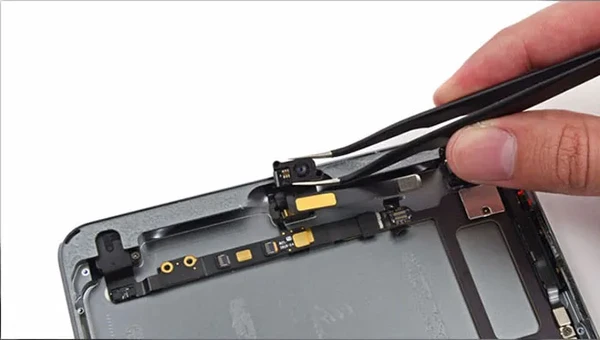 Замена фронтальной камеры iPad Pro 12.9" (2018)