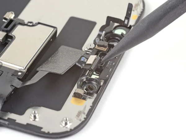 Заміна фронтальної камери iPhone 13