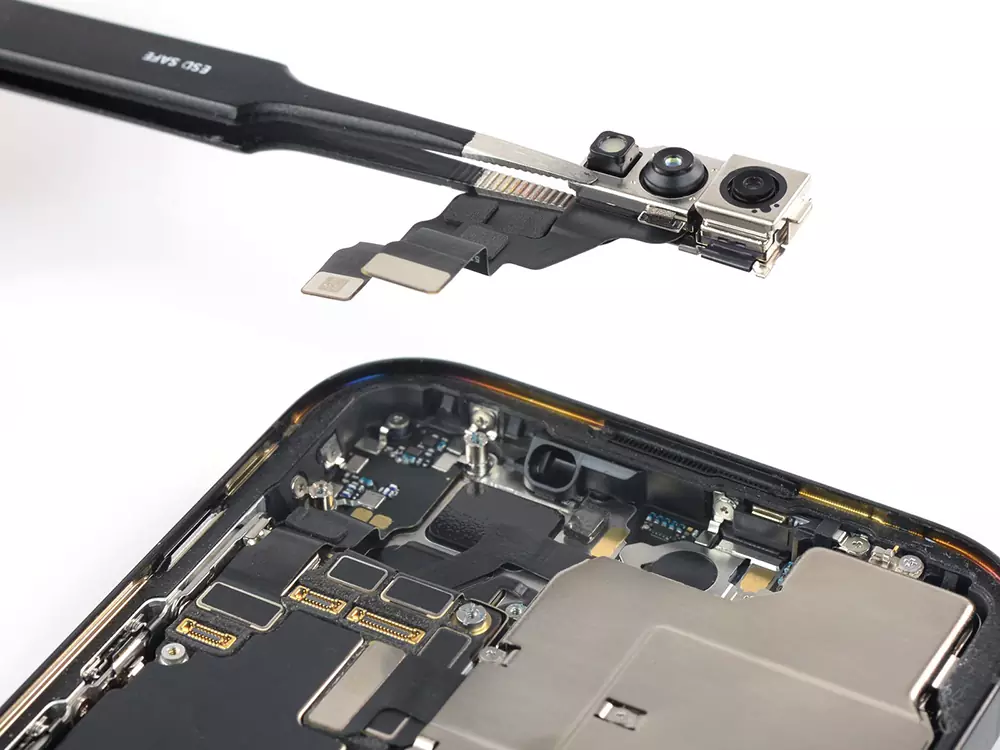 Замена датчика приближения iPhone 14 Pro