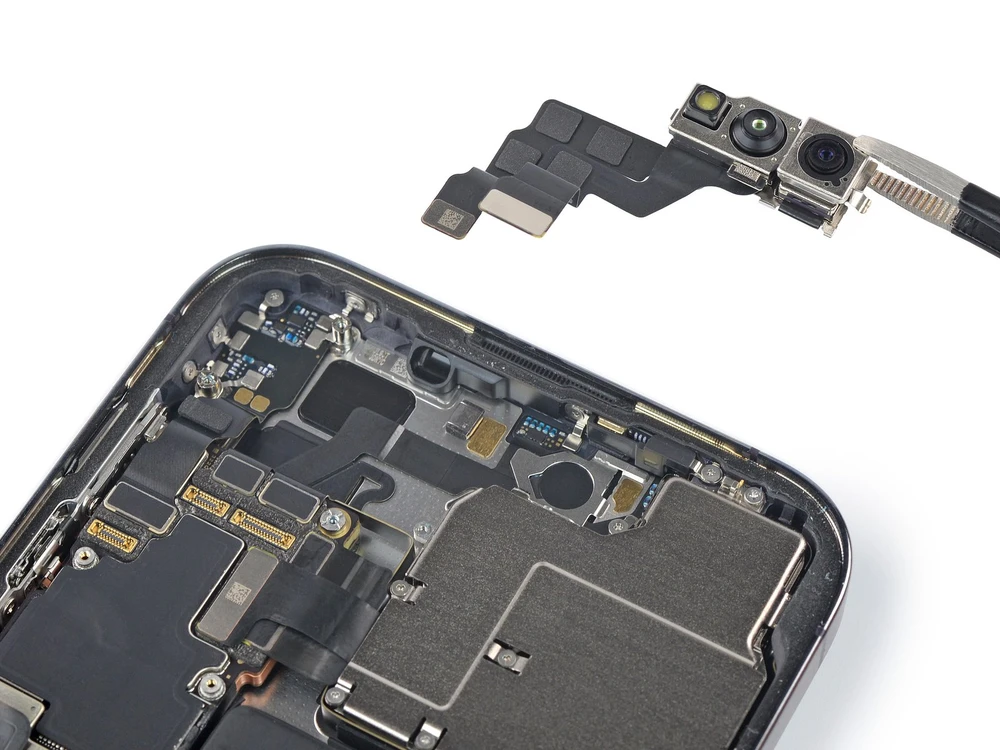Замена фронтальной камеры iPhone 14 Pro Max