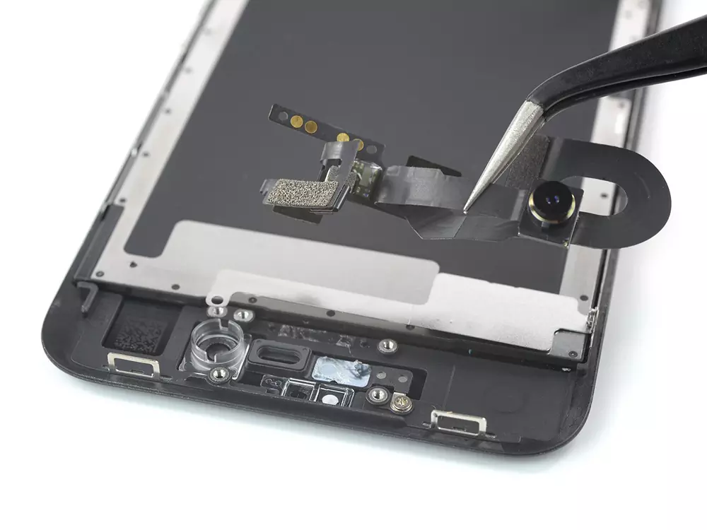 Замена фронтальной камеры iPhone SE 3 (2022)