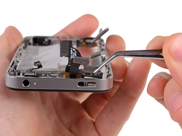 Замена кнопки Power (включения) iPhone SE