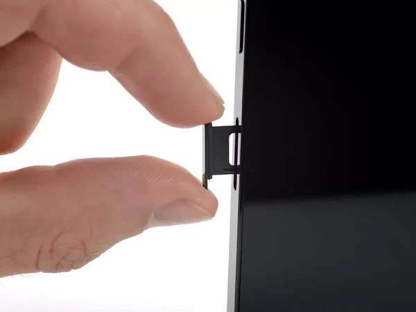 Замена лотка SIM-карты iPhone 14 Plus
