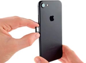 Замена лотка SIM-карты iPhone 7