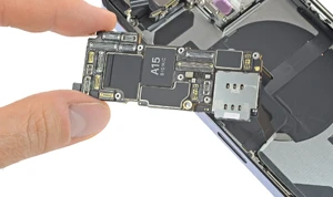 Замена материнской платы iPhone 13 mini
