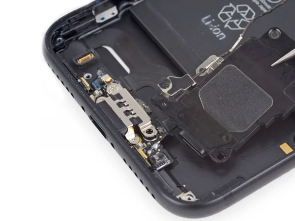 Замена полифонического (нижнего) динамика iPhone 7