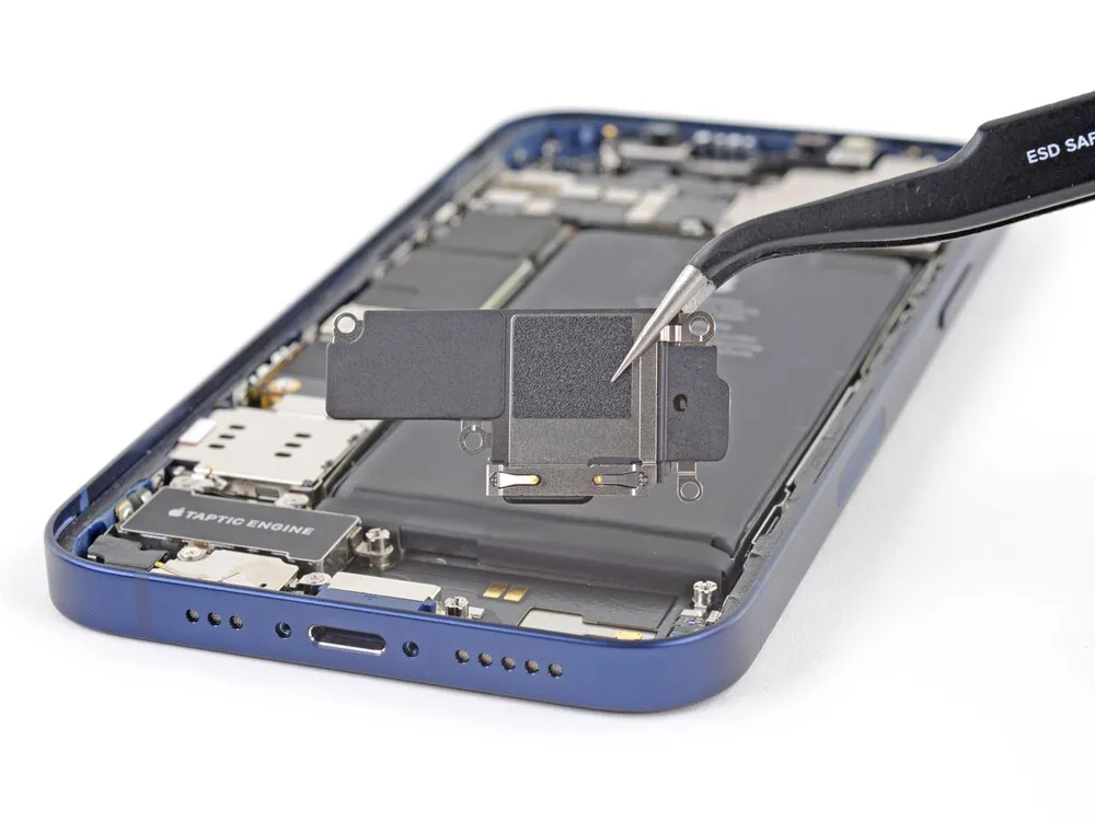 Замена полифонического (нижнего) динамика iPhone 13 Pro