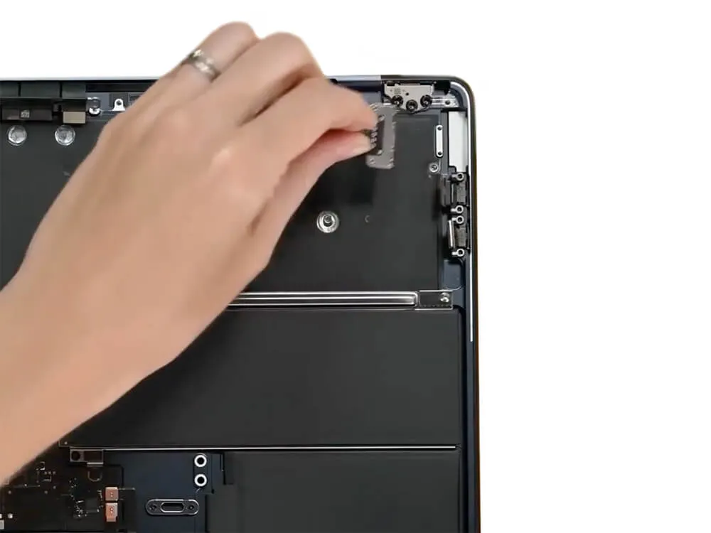 Замена разъема зарядки MacBook Air 13" M2 (2022) A2681