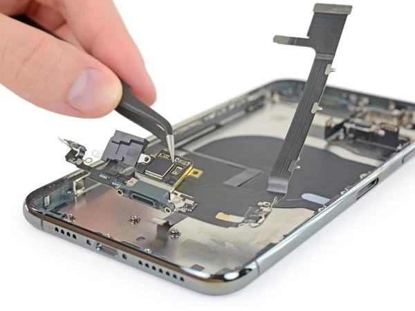 Замена разъема зарядки (синхронизации) iPhone 11 Pro