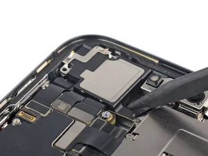 Заміна розмовного (верхнього) динаміка iPhone 14 Pro Max