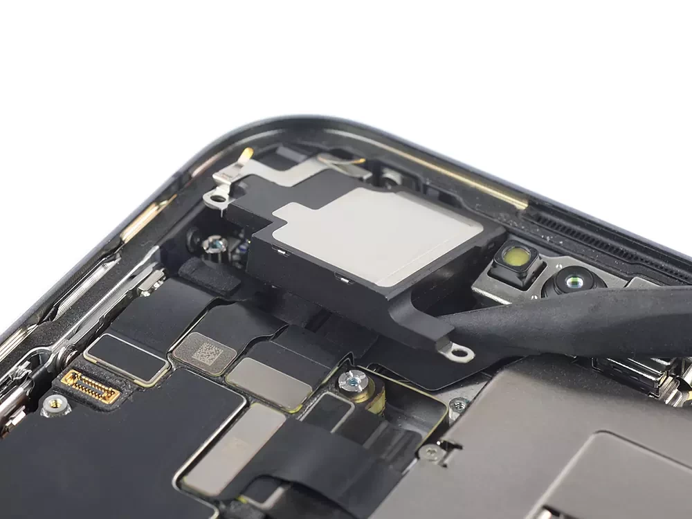 Заміна сітки голосового динаміка iPhone 14 Plus