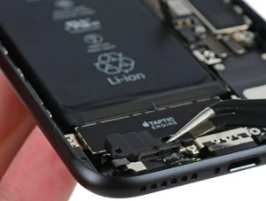 Замена сетки голосового динамика iPhone 7