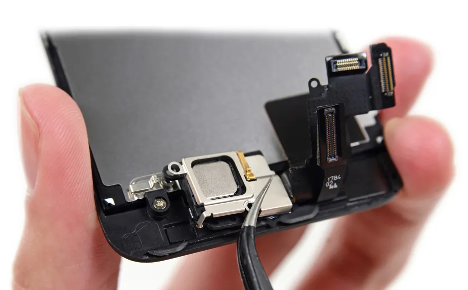 Заміна сітки голосового (верхнього) динаміка iPhone XR
