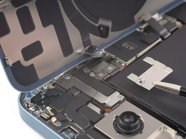 Замена шлейфа кнопок громкости iPhone 14