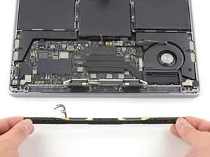 Замена шлейфа матрицы MacBook Pro 13