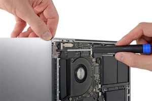 Замена шлейфа матрицы MacBook Pro 15