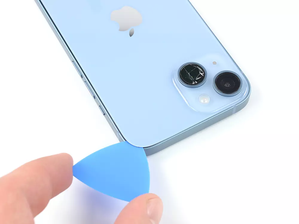 Замена стекла задней камеры iPhone 14