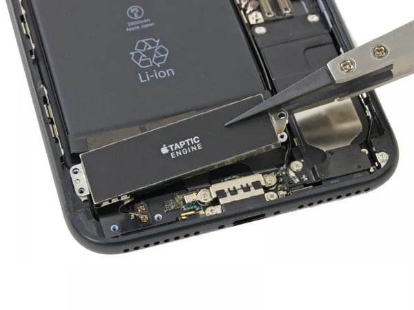 Замена виброзвонка iPhone 11 Pro