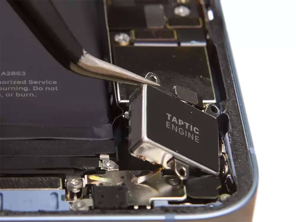Замена виброзвонка iPhone 14