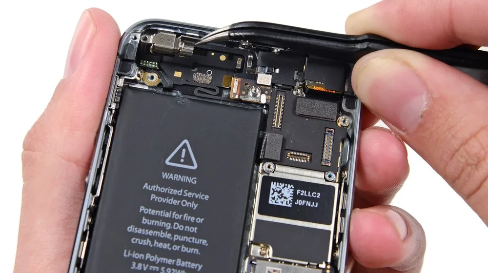 Заміна вібродзвоника iPhone SE