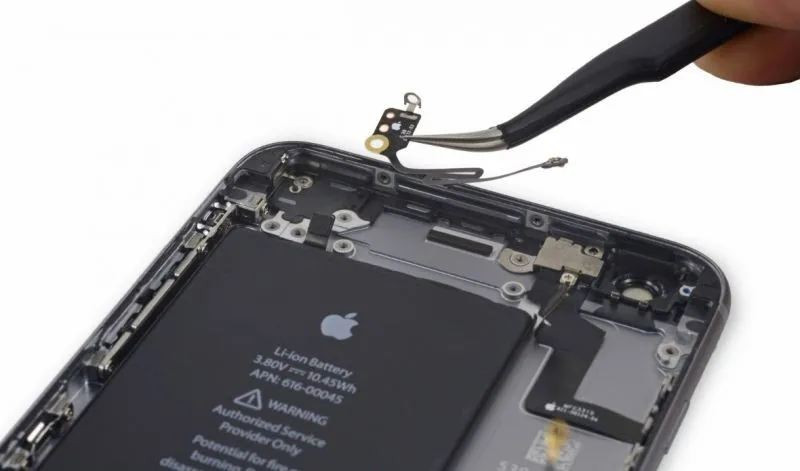 Заміна Wi-Fi антени iPhone 6s Plus
