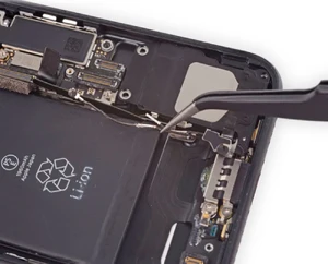 Замена Wi-Fi антенны iPhone 7