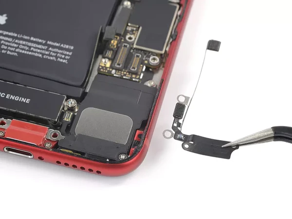 Замена Wi-Fi антенны iPhone SE 3 (2022)