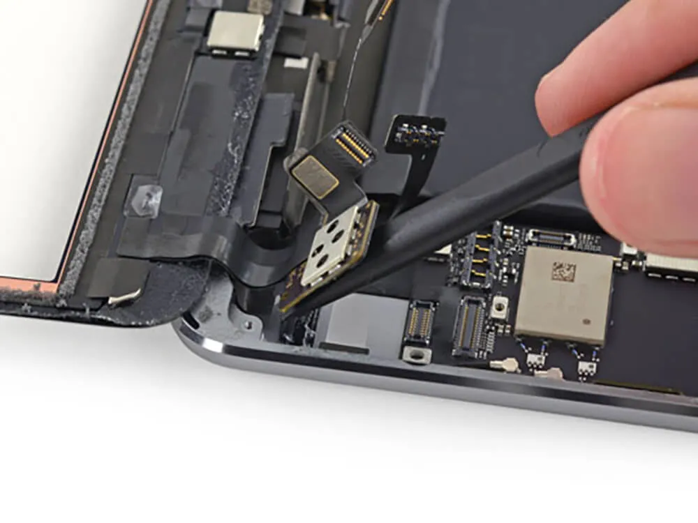 Заміна задньої камери iPad Air 5 M1 (2022)