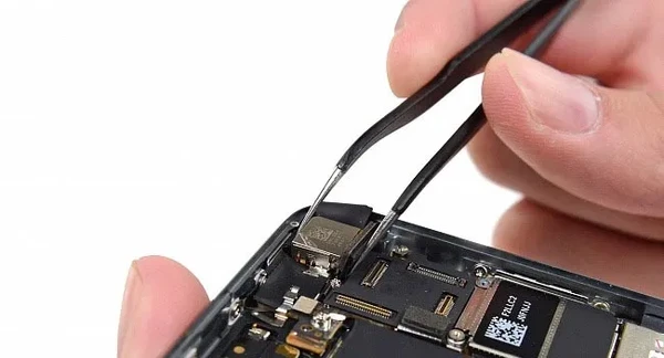 Заміна задньої камери iPad mini 3