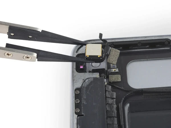 Заміна задньої камери iPad Pro 12.9" (2018)