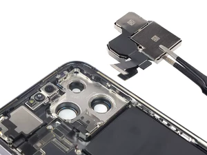 Заміна задньої камери iPhone 14 Pro Max