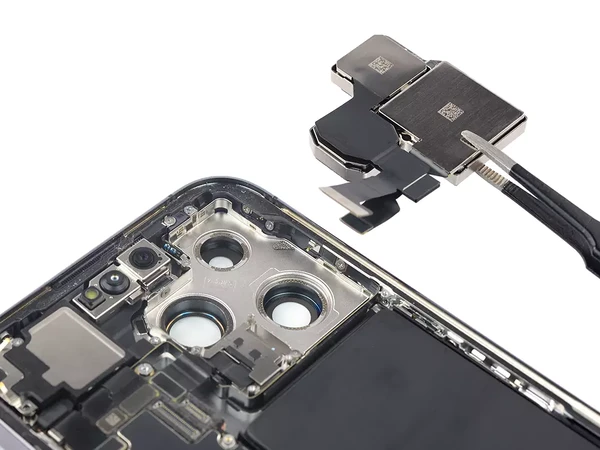 Замена задней камеры iPhone 14 Pro Max