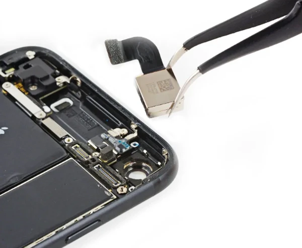 Заміна задньої камери iPhone 7