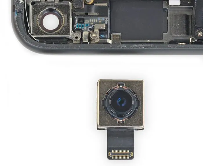 Заміна задньої камери iPhone SE 2 (2020)