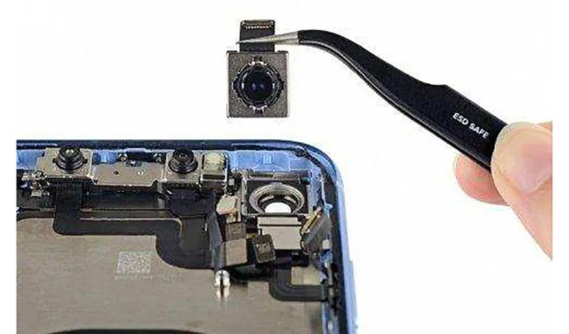 Заміна задньої камери iPhone XR