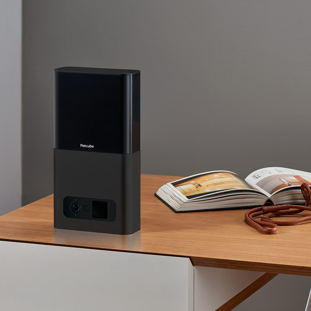 Розумна годівниця з камерою Petcube Bites Matte Silver для домашніх тварин