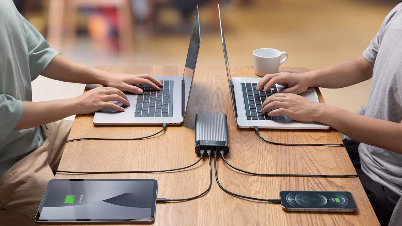 Повербанк Hyperjuice 245W USB-C Battery Pack для MacBook | iPad | iPhone