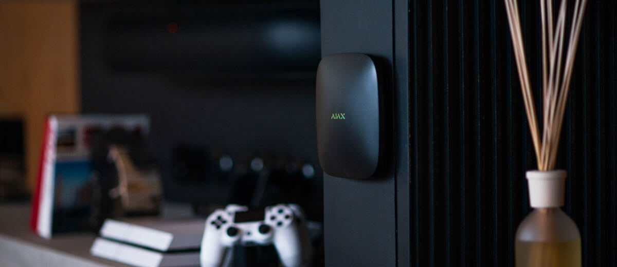 Інтелектуальна централь Ajax Smart Hub Plus