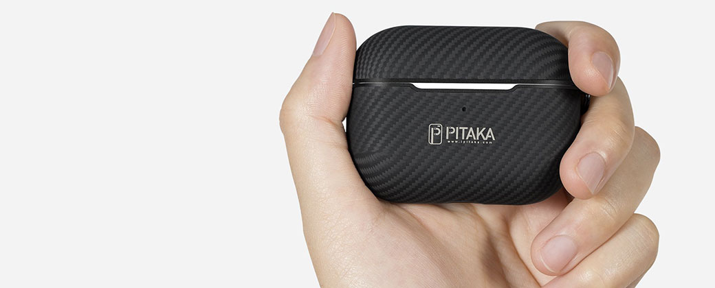 Черный чехол с карабиним для Apple AirPods Pro Pitaka Air Pal Mini