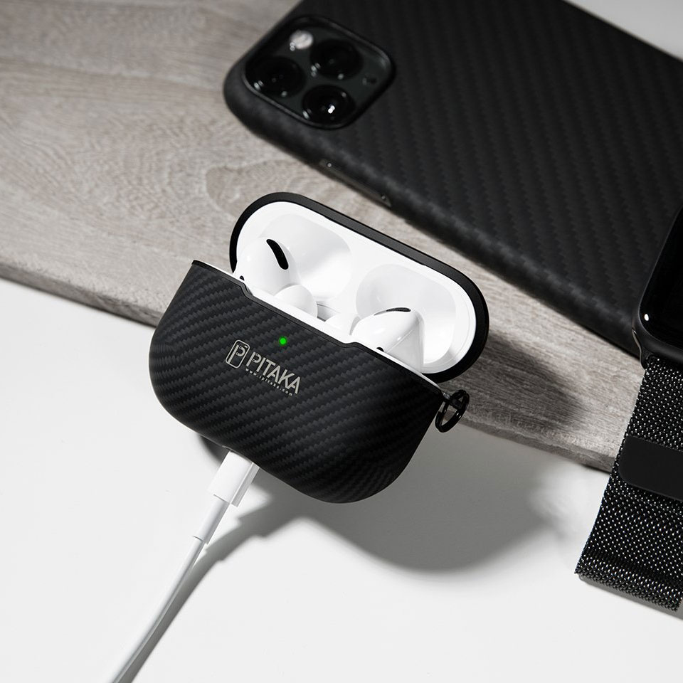 Черный чехол с карабиним для Apple AirPods Pro Pitaka Air Pal Mini