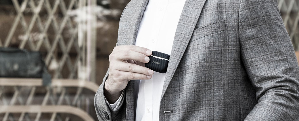 Черный чехол с карабиним для Apple AirPods Pro Pitaka Air Pal Mini
