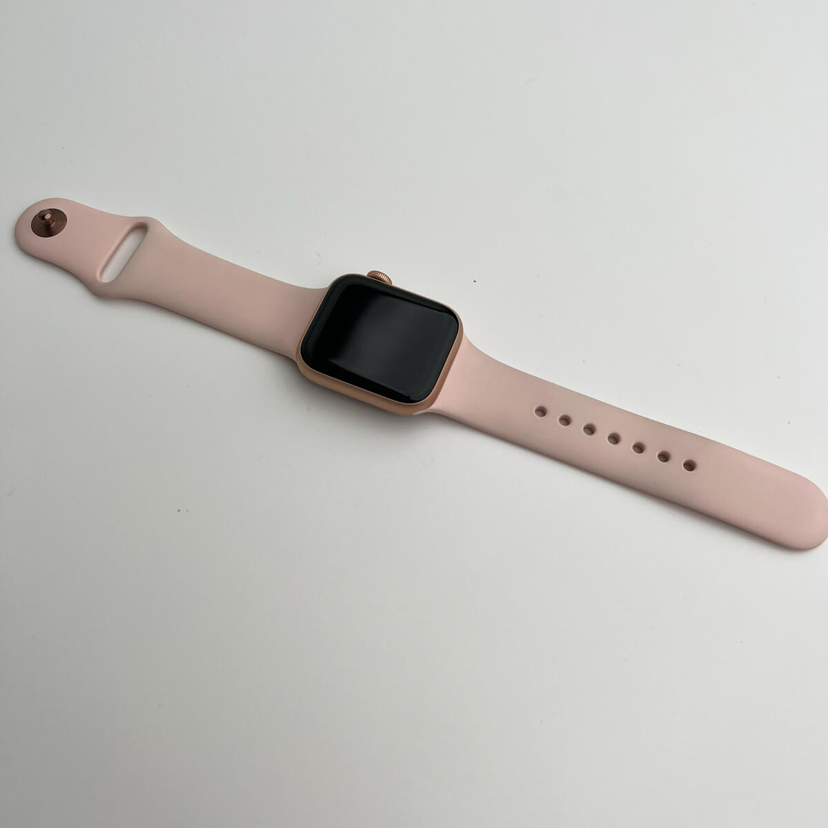 б/у Apple Watch Series 4 40mm GPS Gold Aluminum Case Pink Sand Sport Band (MU682) купить в Киеве, Украине