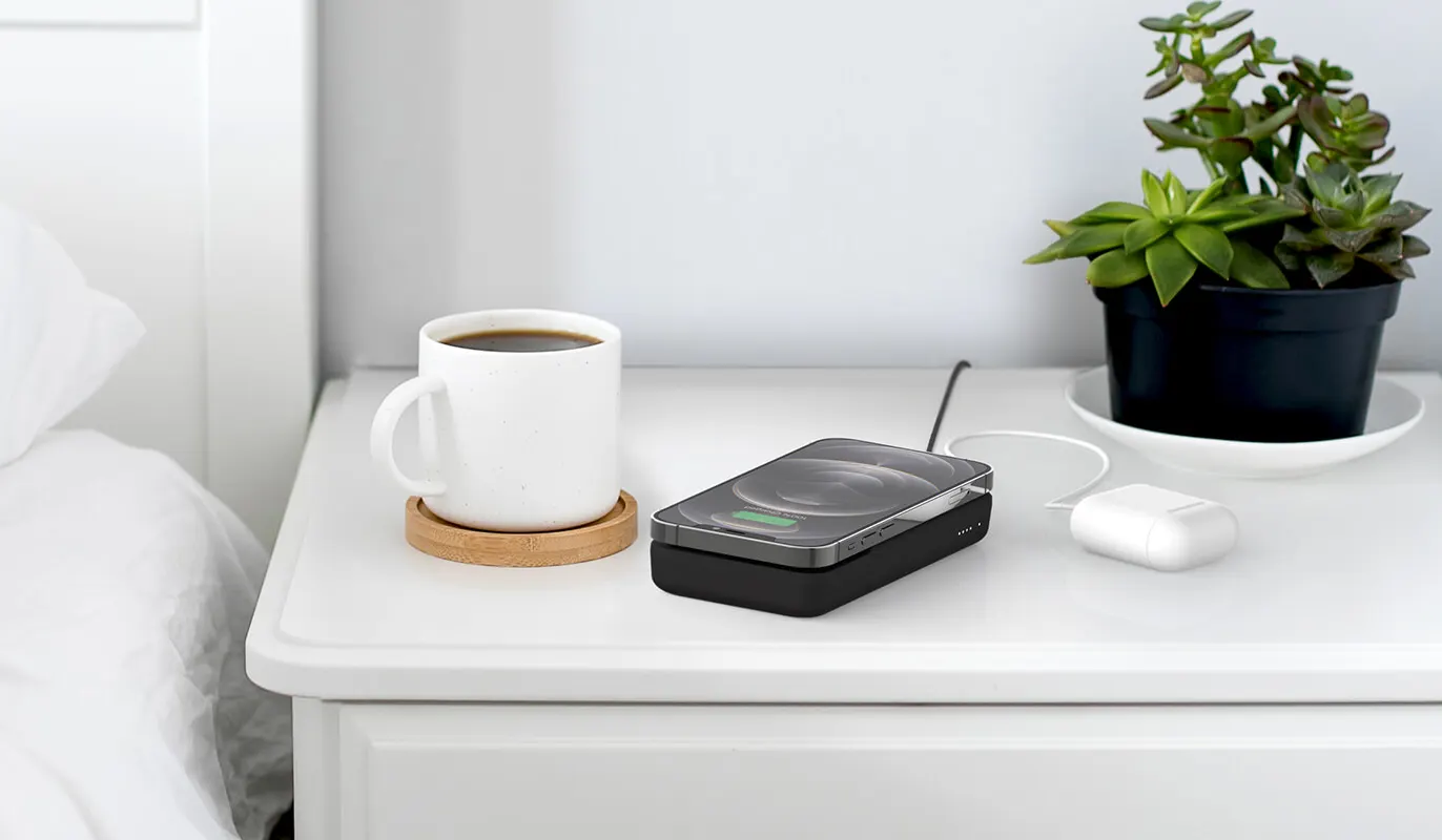 Новинка — повербанк Belkin BoostCharge MagSafe Portable Wireless Charger Black 10000mAh