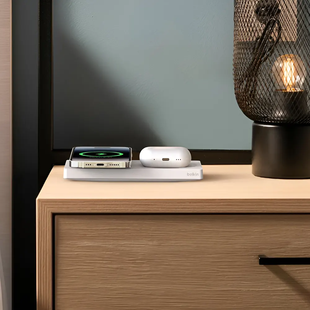 Бездротова зарядна панель з підтримкою Magsafe для iPhone та AirPods, 15/5 Вт | Belkin 2-in-1 BoostCharge Pro Black