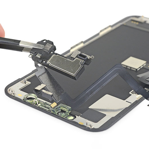Чистка нижнего динамика iPhone 11 Pro