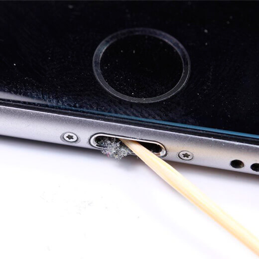 Чистка от пыли и грязи iPhone 6s