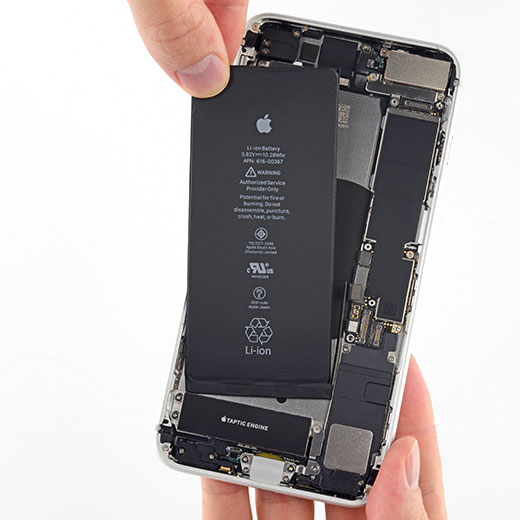Чистка от пыли и грязи iPhone 8 Plus