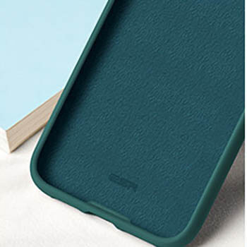 Черный силиконовый чехол ESR Cloud Soft для iPhone 12